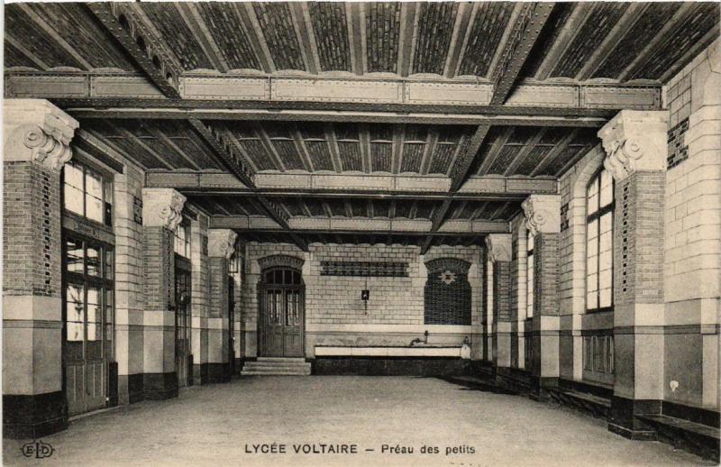 Carte postale ancienne Paris (11e) Lycee Voltaire. Preau des petits à Paris 11e