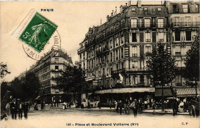 Carte postale ancienne Paris (11e) Place et Boulevard Voltaire. à Paris 11e