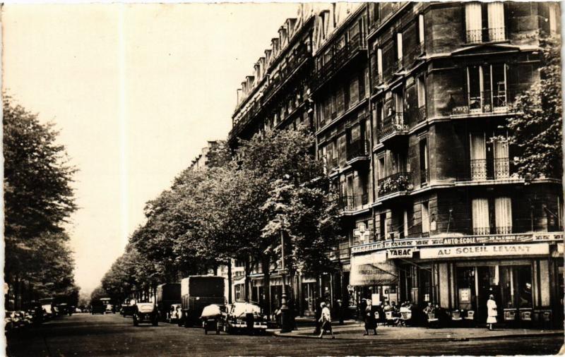 Carte postale ancienne Paris 11e Cafe Tabac au Soleil Levant. 55 Av de la Republique à Paris 11e