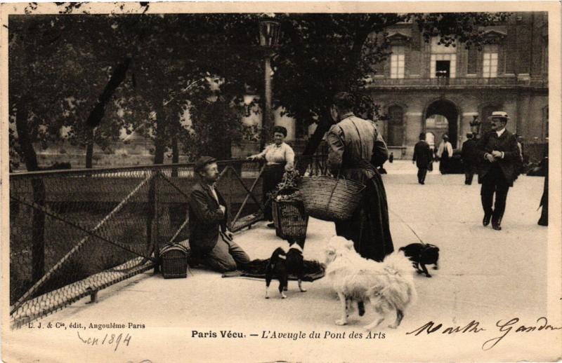 Carte postale ancienne Paris vécu. 1e - L'Aveugle du Pont des Arts