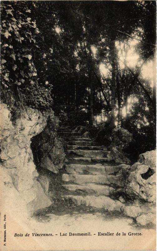 Carte postale ancienne Paris 12e Bois de Vincennes. Lac Daumesnil. Escalier de la Grotte à Paris 12e