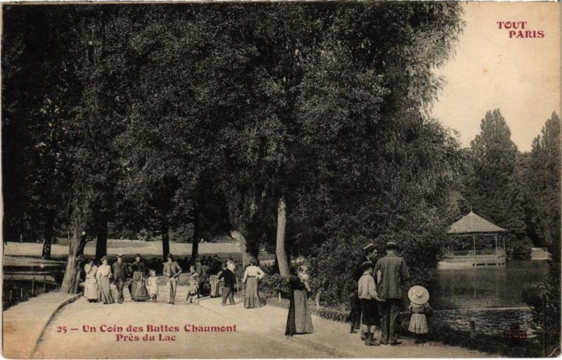 Carte postale ancienne Un Coin des Buttes Chaumont - Près du Lac à Paris 19e