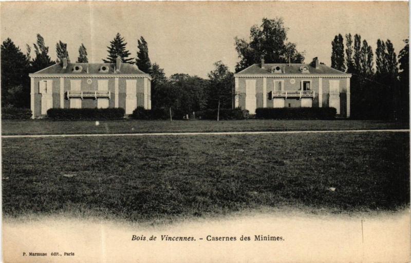 Carte postale ancienne Paris 12e Bois de Vincennes. Casernes des Minimes P. Marmuse à Paris 12e
