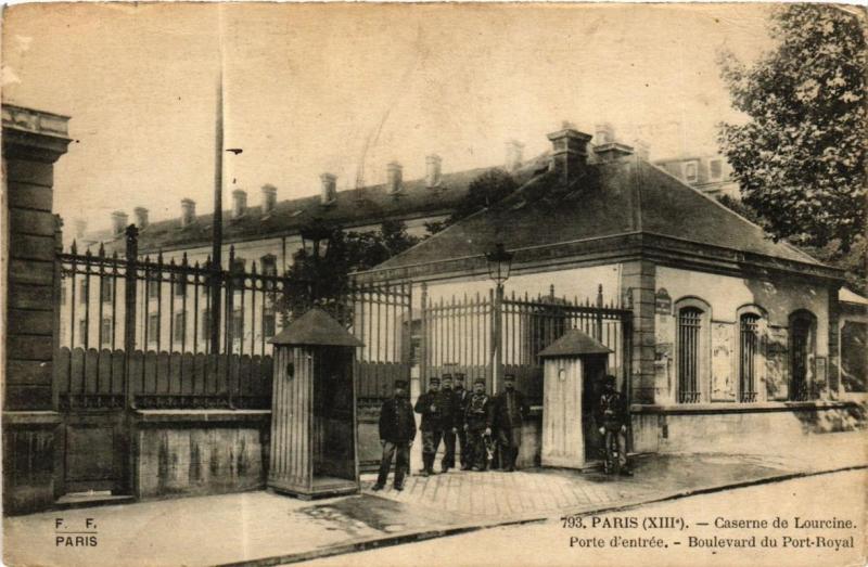 Carte postale ancienne Caserne de Lourcine - Porte d'entrée - Boulevard du Port-Royal à Paris 5e