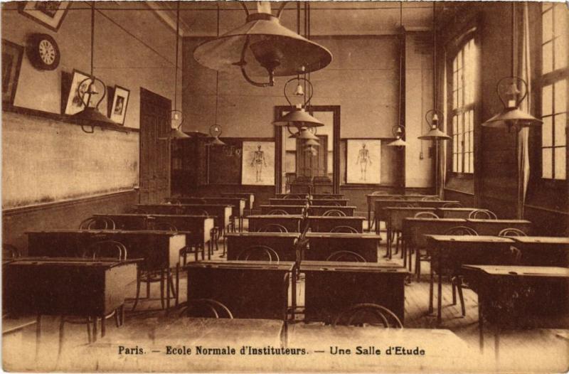 Carte postale ancienne Ecole Normale d'Instituteurs - Une Salle d'Etude à Paris 16e
