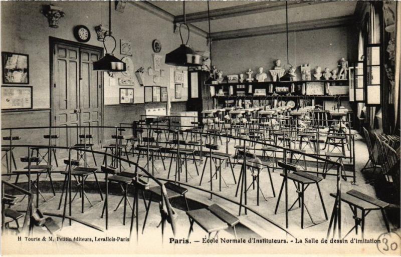 Carte postale ancienne Ecole Normale d'Instituteurs - La Salle de dessin d'imitation à Paris 16e