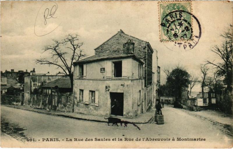 Carte postale ancienne La Rue des Saules et la Rue de l'Abreuvoir à Montmartre à Paris 18e