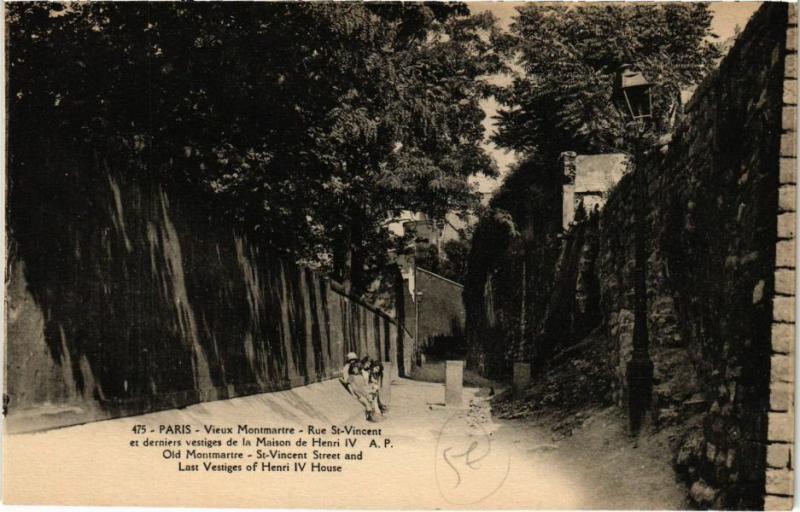 Carte postale ancienne Vieux Montmartre - Rue Saint-Vincent et derniers vestiges de la Maison de Henri IV à Paris 18e