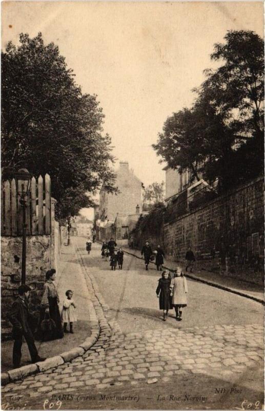 Carte postale ancienne Vieux Montmartre - La Rue Norvins à Paris 18e