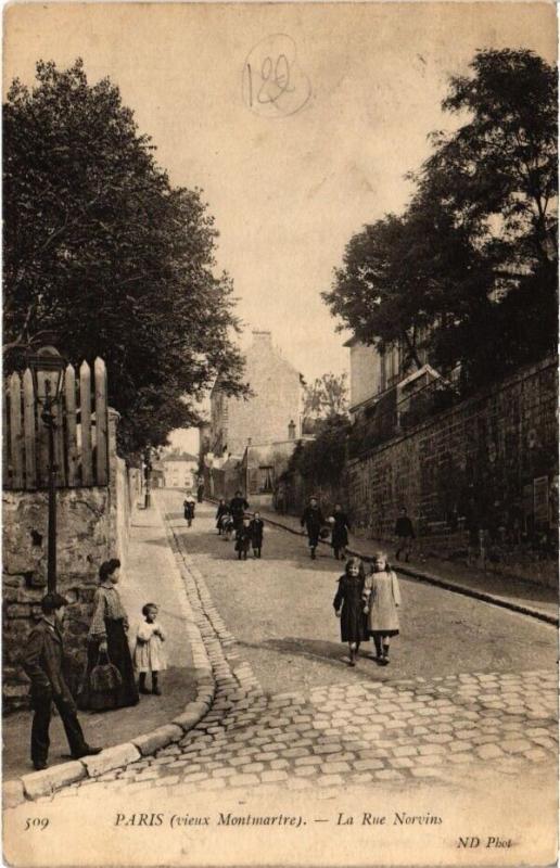 Carte postale ancienne Vieux Montmartre - La Rue Norvins à Paris 18e