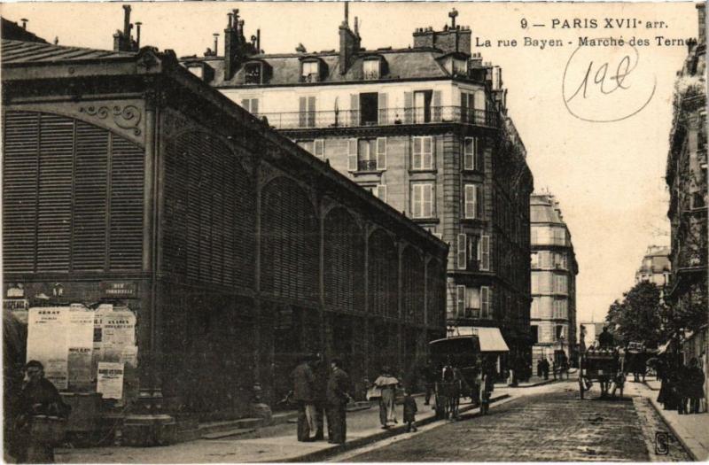 Carte postale ancienne La rue Bayen - Marché des Ternes à Paris 17e