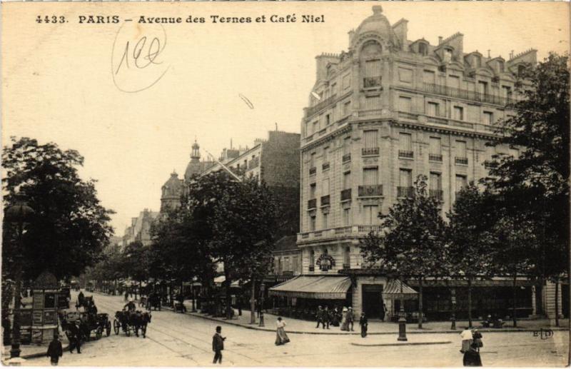 Carte postale ancienne Avenue des Ternes et Café Niel à Paris 17e