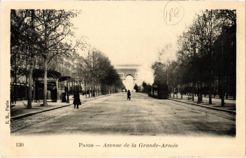 Carte postale ancienne Avenue de la Grande-Armée à Paris 16e