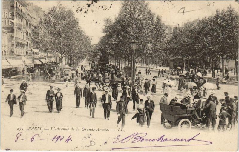 Carte postale ancienne L'Avenue de la Grande-Armée à Paris 17e