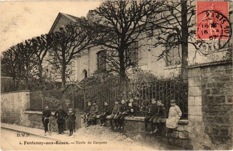 Carte postale ancienne Fontenay-aux-Roses - Ecole de Garcons à Fontenay-aux-Roses