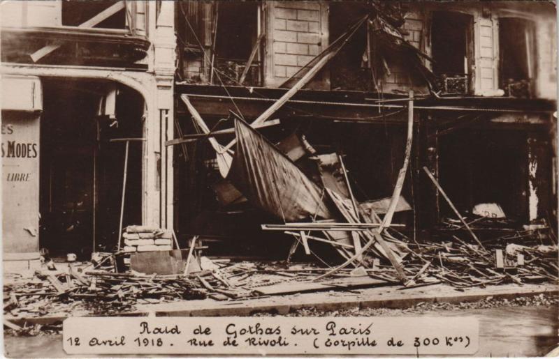 Carte postale ancienne Raid De Gothas Sur Paris (1e) Rue de Rivoli 12 avril 1918 à Paris 1er