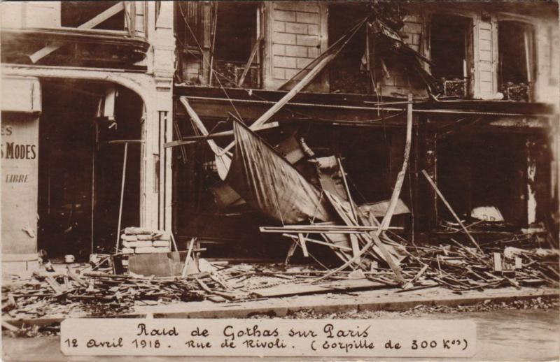 Carte postale ancienne Raid De Gothas Sur Paris (1e) Rue de Rivoli 12 avril 1918 à Paris 1er