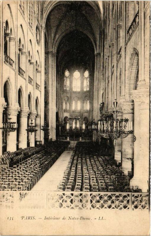 Carte postale ancienne Paris 4e Intérieur de Notre Dame à Paris 4e