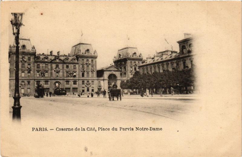 Carte postale ancienne Paris (1e) - Caserne de la Cité Place du Parvis N.D. à Paris 1er