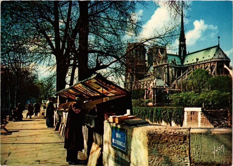 Carte postale ancienne Paris (5e) - Bouquiniste du Quai de la Tournelle à Paris 5e