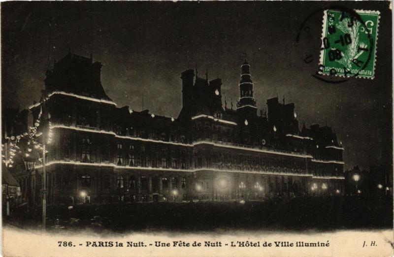 Carte postale ancienne Paris (4e) - La Nuit Hotel de Ville illuminé à Paris 4e