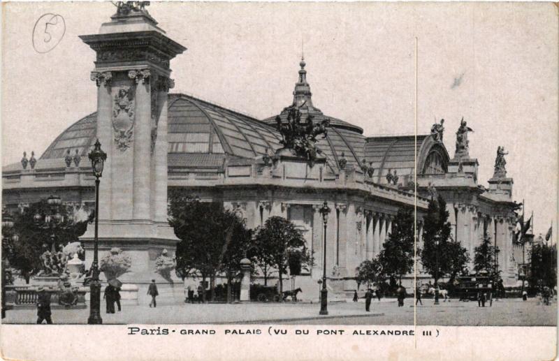Carte postale ancienne Paris (8e) - Le Grand Palais vue du Pont Alexandre Iii à Paris 8e