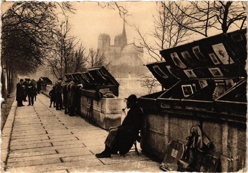 Carte postale ancienne Paris (5e) - Bouquiniste du Quai de la Tournelle à Paris 5e