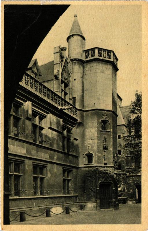 Carte postale ancienne Paris 5e-Musée de Cluny-Cour intérieure à Paris 5e