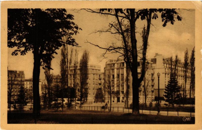 Carte postale ancienne Paris 12e-Porte Dorée-La Place et la Rue à Paris 12e