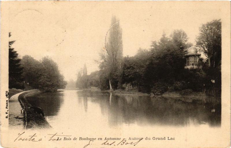Carte postale ancienne Le Bois de Boulogne en Automne - Autour du Grand Lac à Paris