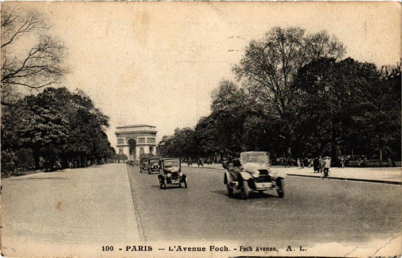 Carte postale ancienne L'Avenue Foch à Paris 16e