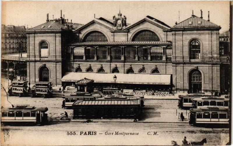 Carte postale ancienne La Gare Montparnasse à Paris 6e
