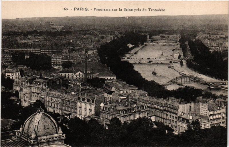 Carte postale ancienne Panorama sur la Seine près du Trocadéro à Paris 16e