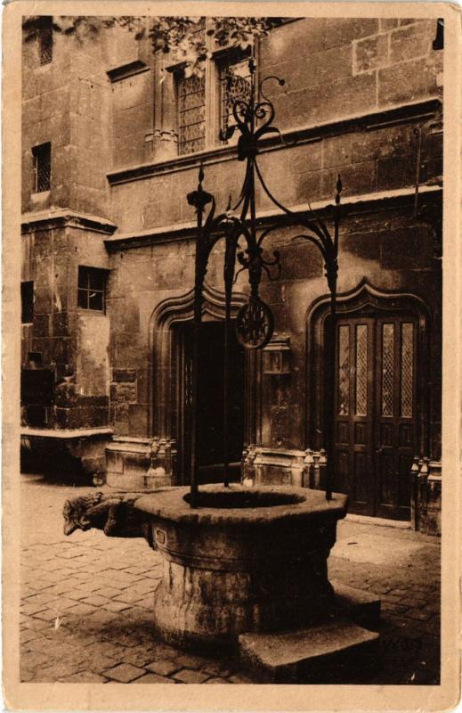 Carte postale ancienne Paris 5e-Musée de Cluny-Le Vieux Puits à Paris 5e