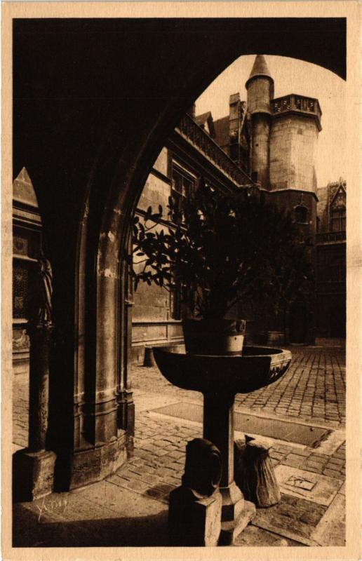 Carte postale ancienne Paris 5e-Musée de Cluny-Cour d'honneur à Paris 5e