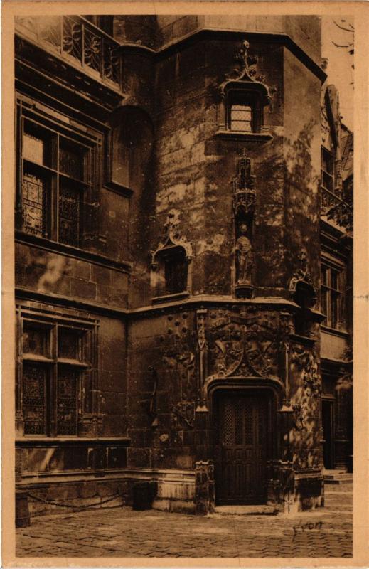 Carte postale ancienne Paris 5e-Musée de Cluny-Détail de la Cour d'honneur à Paris 5e