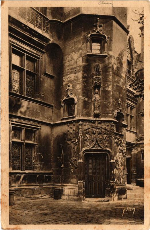 Carte postale ancienne Paris 5e-Musée de Cluny-Detail de la Cour d'Honneur à Paris 5e