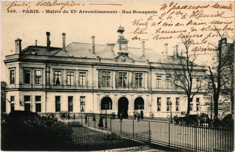 Carte postale ancienne Paris 6e Paris-Mairie du VIe Arrondissement-Rue Bonaparte à Paris 6e