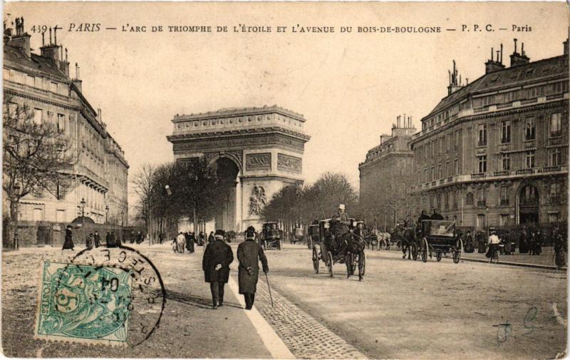 Carte postale ancienne L'Arc de Triomphe de l'Etoile et l'Avenue du Bois-de-Boulogne à Paris 16e