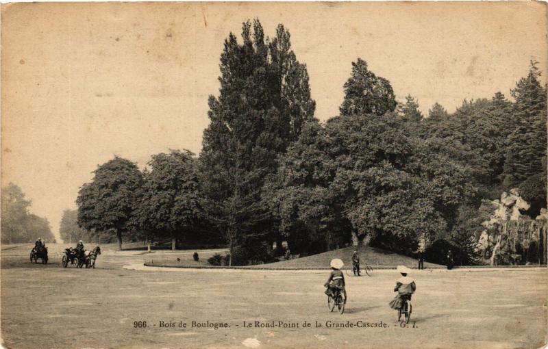 Carte postale ancienne Bois de Boulogne - Le Rond-Point de la Grande-Cascade à Paris 16e