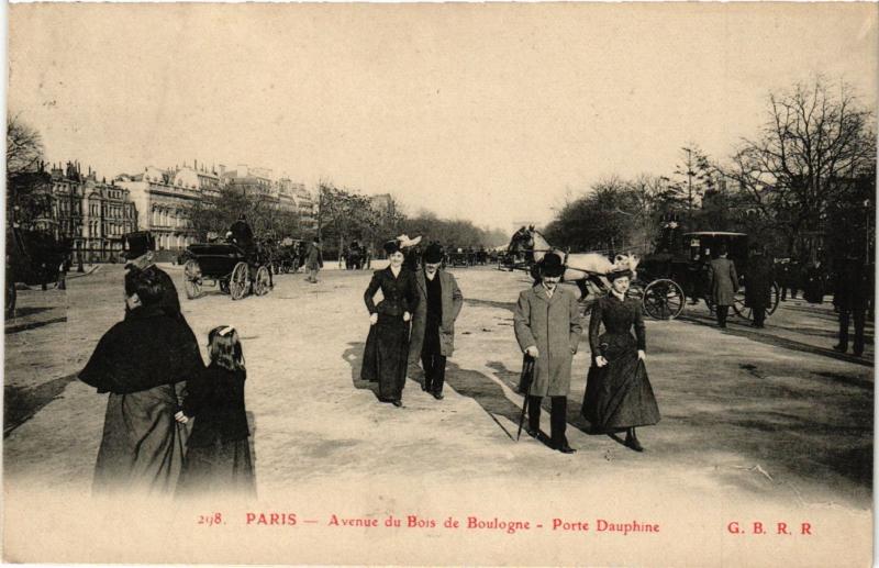 Carte postale ancienne Avenue du Bois de Boulogne - Porte Dauphine à Paris 16e