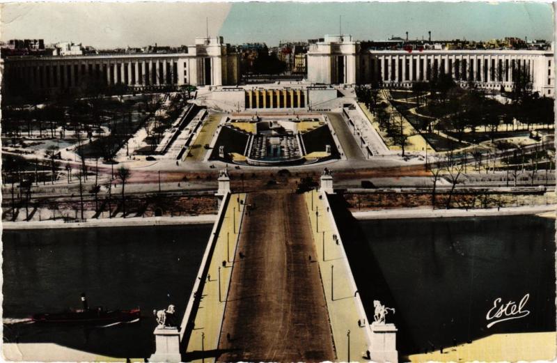 Carte postale ancienne Le Pont d'léna et le Palais de Chaillot à Paris 7e