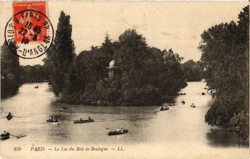 Carte postale ancienne Le Lac du Bois de Boulogne à Paris 16e