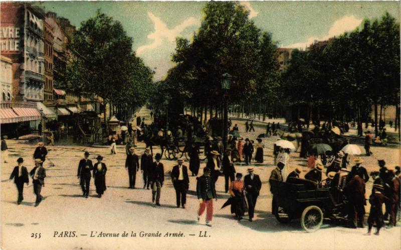 Carte postale ancienne L'Avenue de la Grande-Armée à Paris 17e