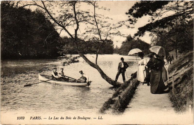 Carte postale ancienne Le Lac du Bois de Boulogne à Paris
