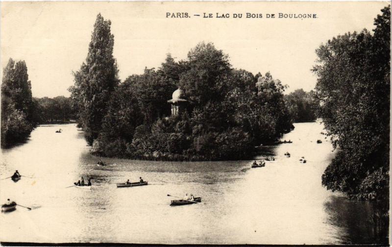 Carte postale ancienne Le Lac du Bois de Boulogne à Paris 16e