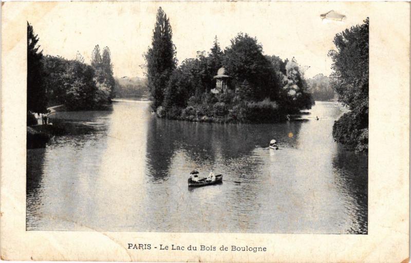 Carte postale ancienne Le Lac du Bois de Boulogne à Paris 16e