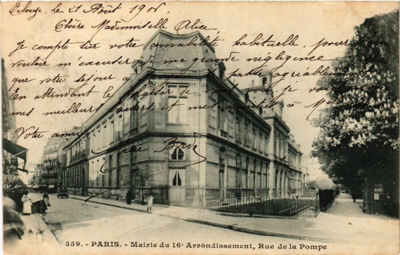 Carte postale ancienne Mairie du XVIe Arrondissement rue de la Pompe à Paris 16e