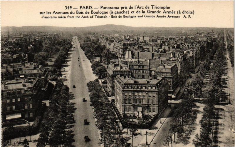 Carte postale ancienne Panorama pris de l'Arc de Triomphe sur les Avenues du Bois de Boulogne (à gauche) et de la Grande Armée (à droite) à Paris 16e