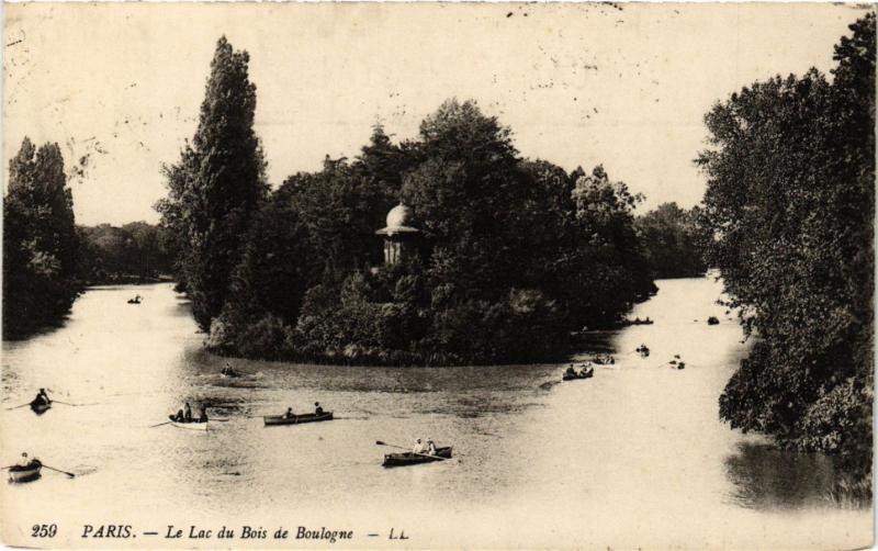 Carte postale ancienne Le Lac du Bois de Boulogne à Paris 16e